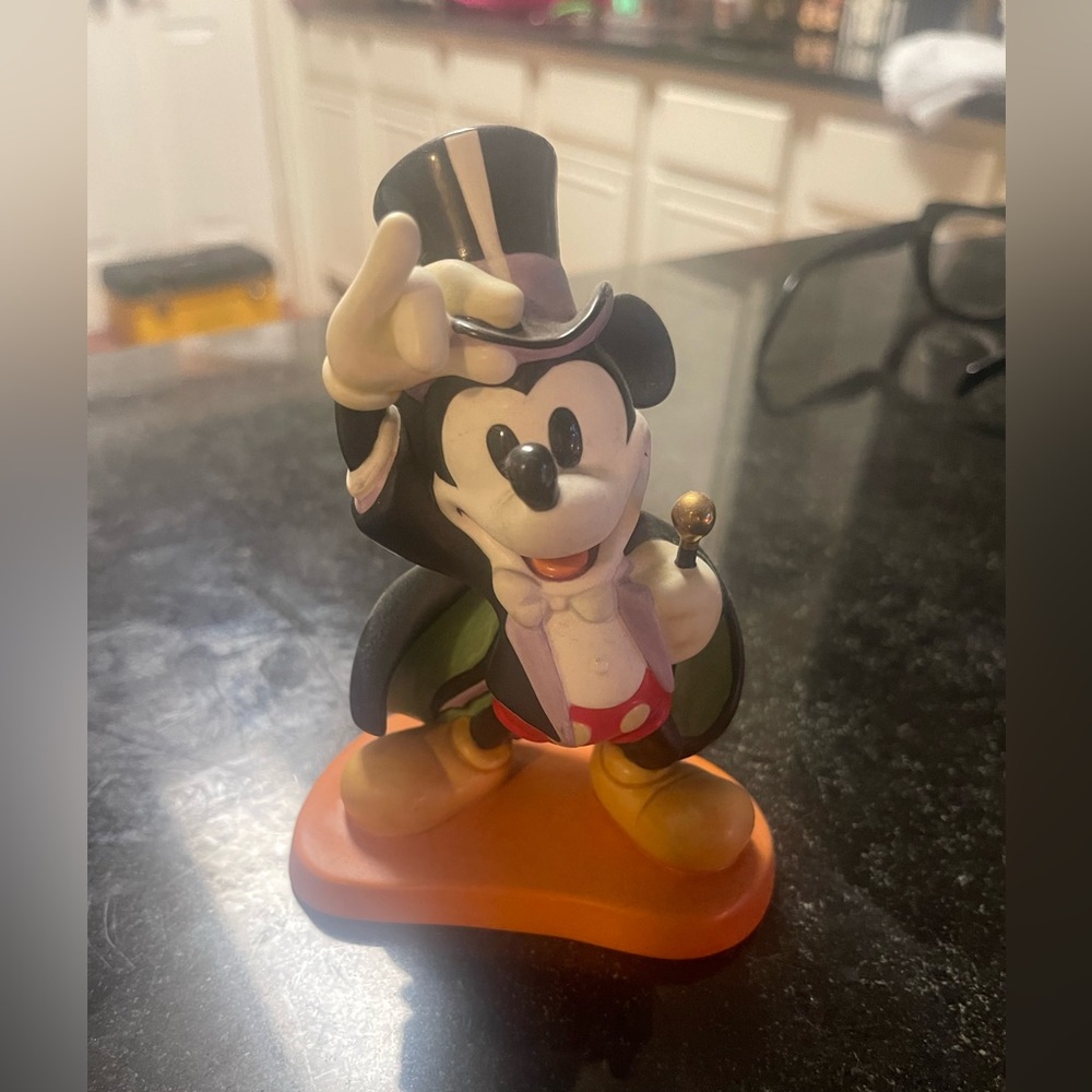 Magician Mickey Figurine Walt Disney's collection society